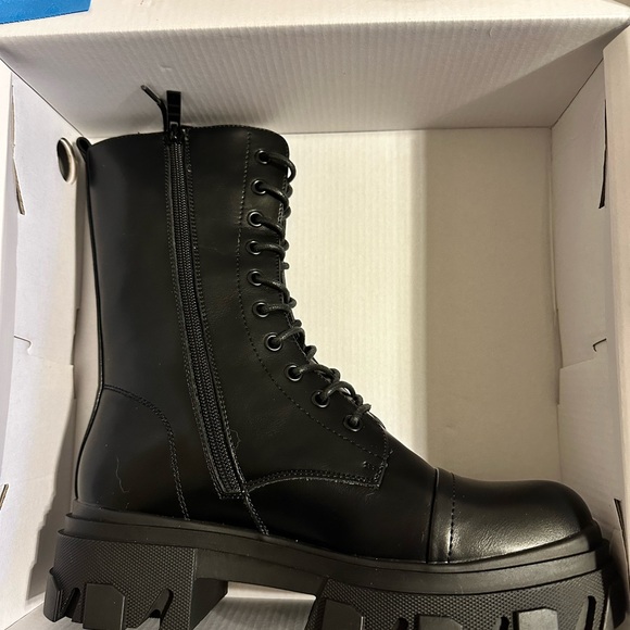 Women’s Combat Boots - Picture 2 of 3